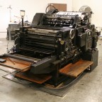 _0008_StudioOnFire_Heidelberg_cylinder_wired_to_rock _0008_StudioOnFire_Heidelberg_cylinder_wired_to_rock